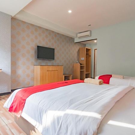 Отель Reddoorz Premium Near Bandung Station Экстерьер фото