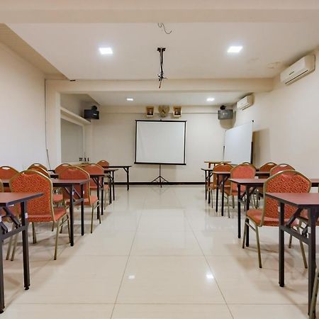 Отель Reddoorz Premium Near Bandung Station Экстерьер фото
