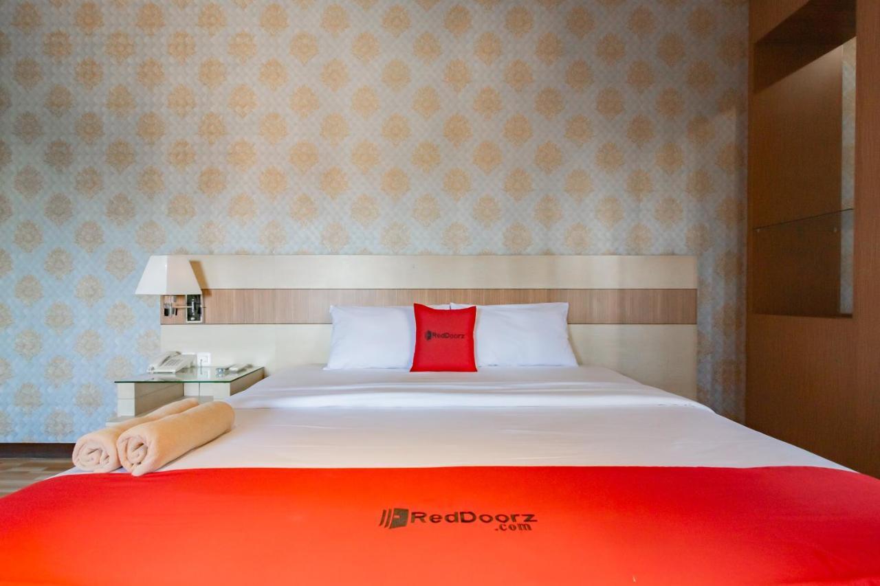 Отель Reddoorz Premium Near Bandung Station Экстерьер фото