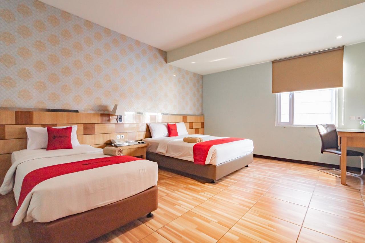 Отель Reddoorz Premium Near Bandung Station Экстерьер фото