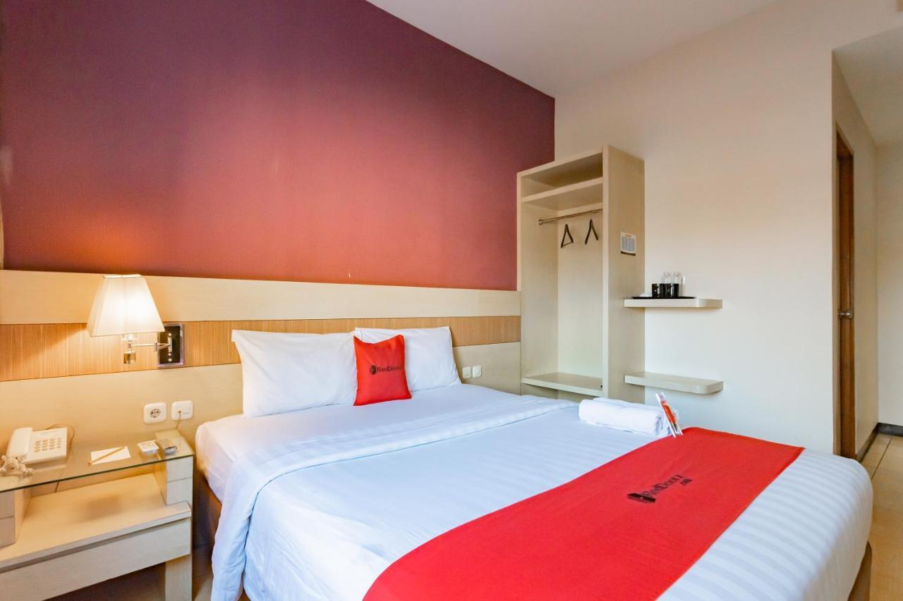Отель Reddoorz Premium Near Bandung Station Экстерьер фото