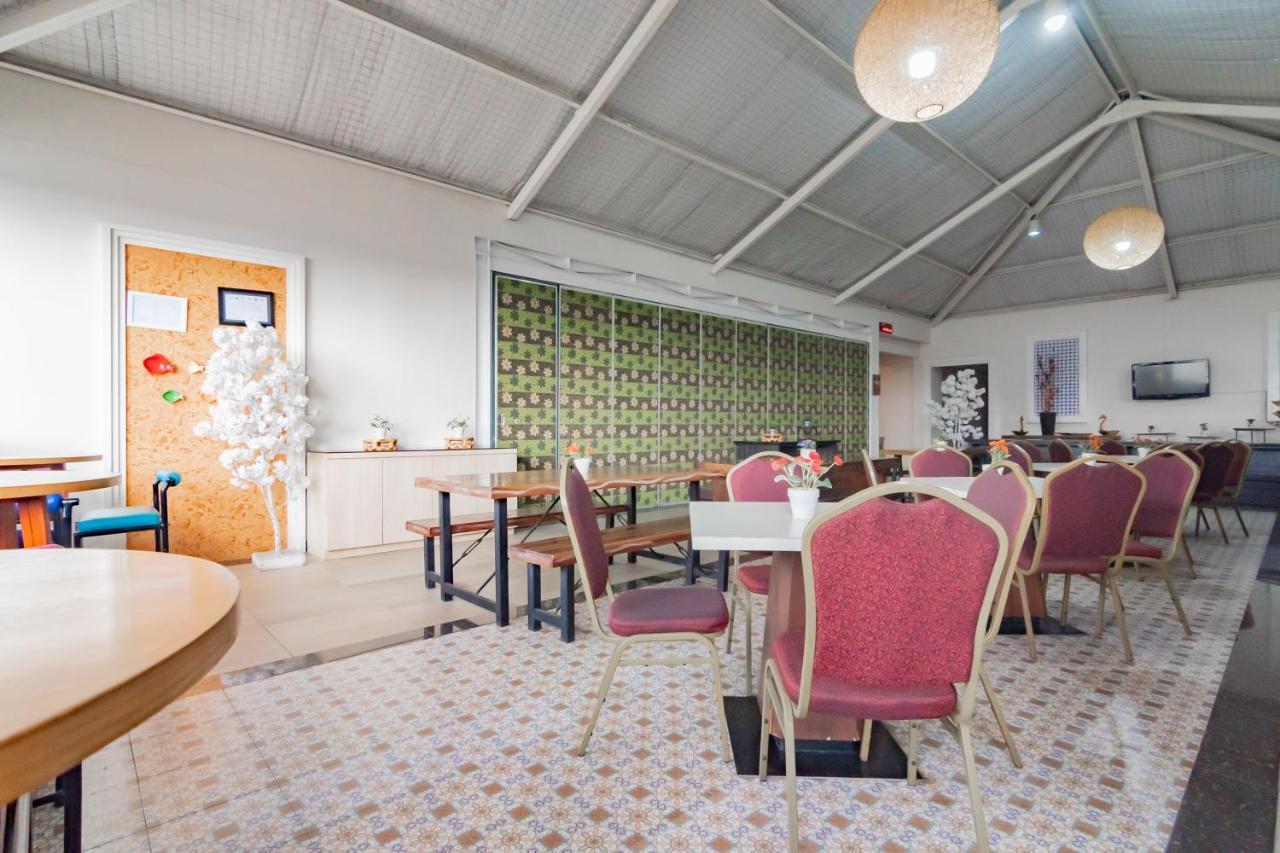 Отель Reddoorz Premium Near Bandung Station Экстерьер фото
