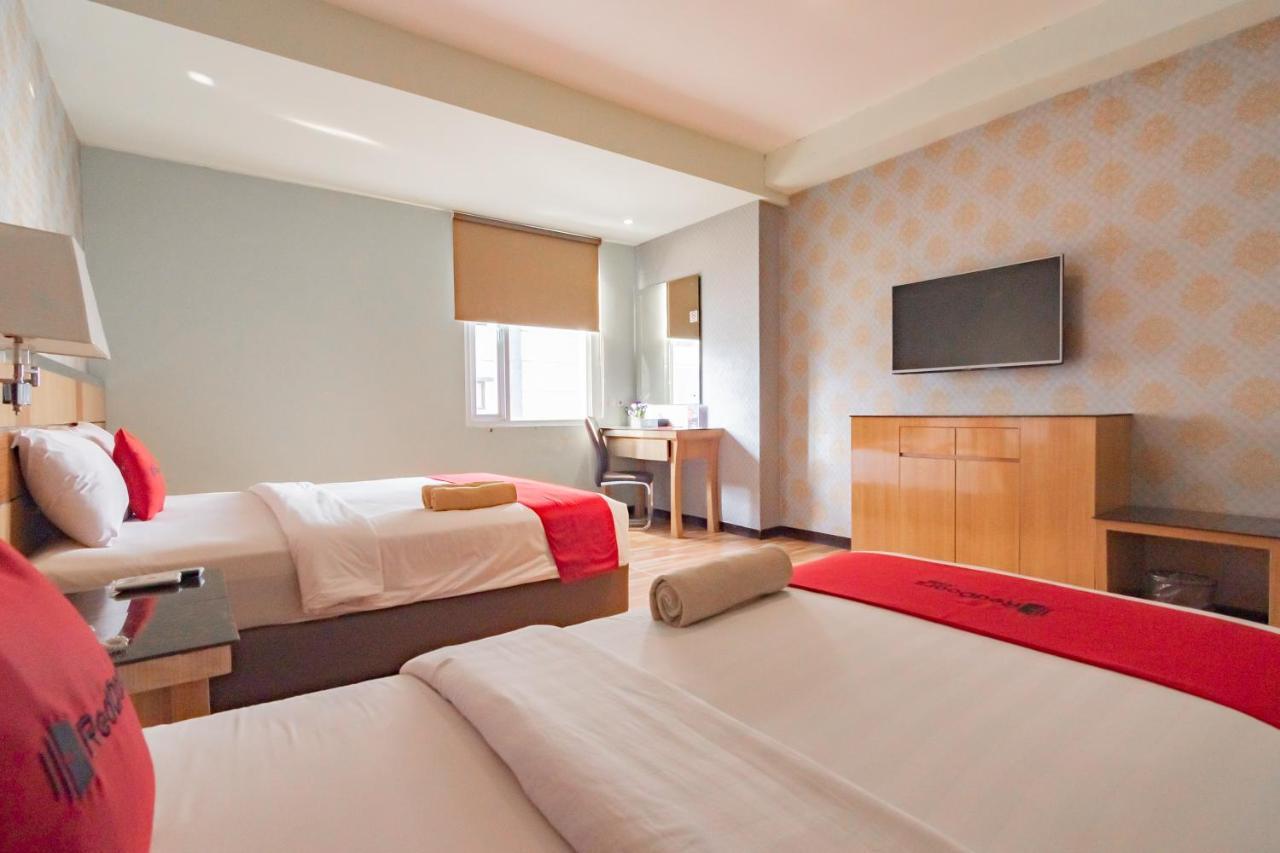 Отель Reddoorz Premium Near Bandung Station Экстерьер фото